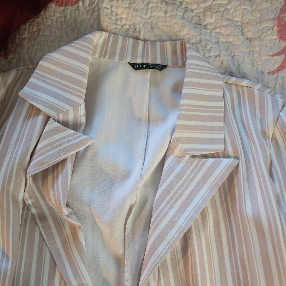 Blazer - Picture 5 of 6